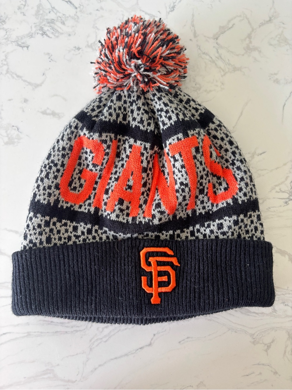 San Francisco Giants Beanie Hat w Pom Pom, excellent like new condition